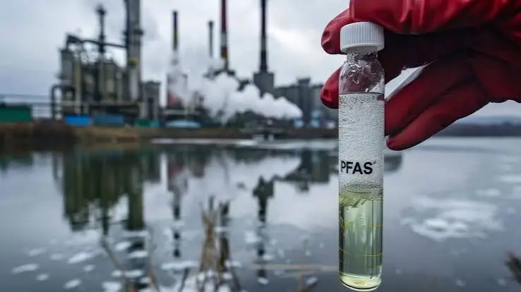 تباين سياسة PFAS: التراجع الفيدرالي مقابل تسريع الدولة