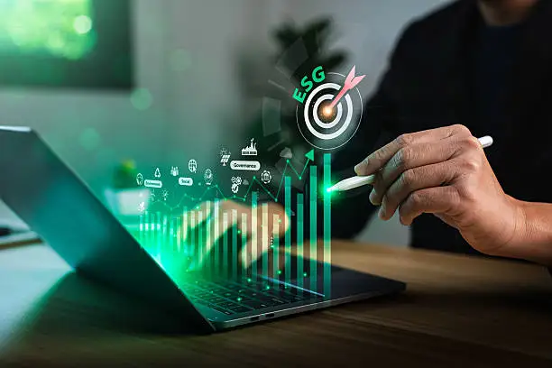 تصنيفات ESG في أزمة: مضيق هرمز كاختبار لمرونة سلسلة توريد الشركات الكيميائية